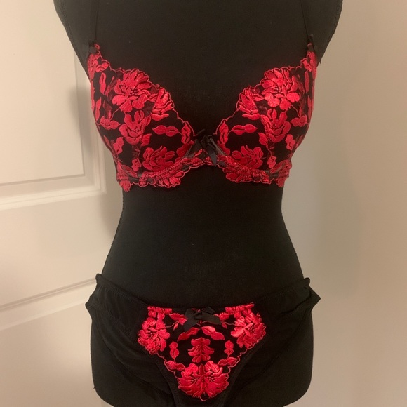 Ann Summer Bra & Panty Set, Black/Red - Picture 6 of 15